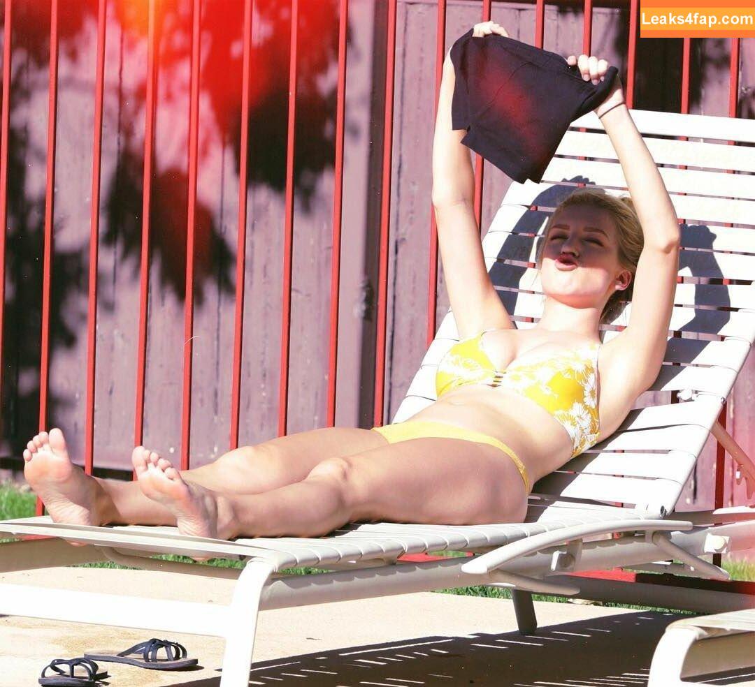 Courtney Miller / co_mill / courtney.miller / typicalvlogs leaked photo photo #0353