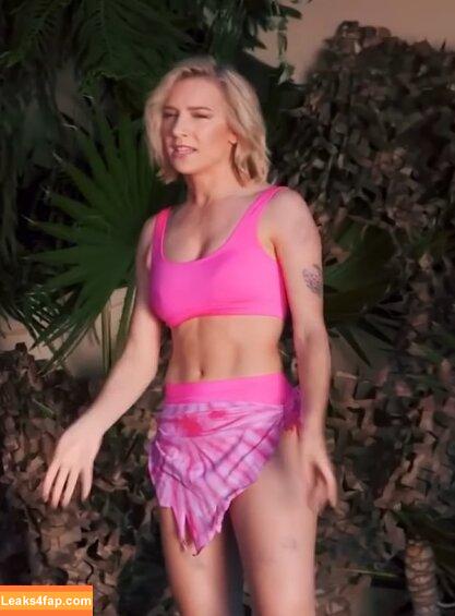 Courtney Miller / co_mill / courtney.miller / typicalvlogs leaked photo photo #0372