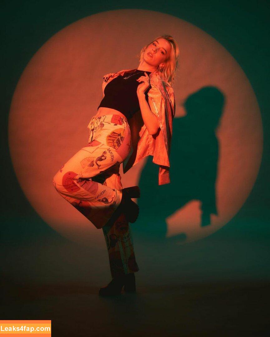 Courtney Miller / co_mill / courtney.miller / typicalvlogs leaked photo photo #0381