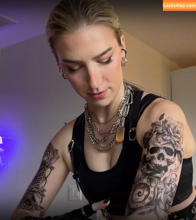 Courtney Miller / co_mill / courtney.miller / typicalvlogs leaked photo photo #0395