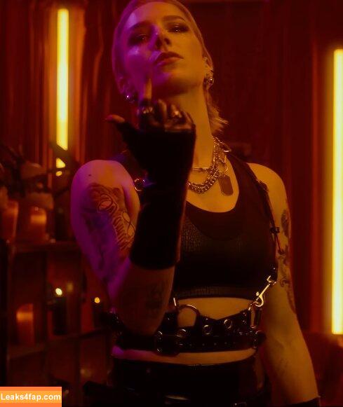 Courtney Miller / co_mill / courtney.miller / typicalvlogs leaked photo photo #0409