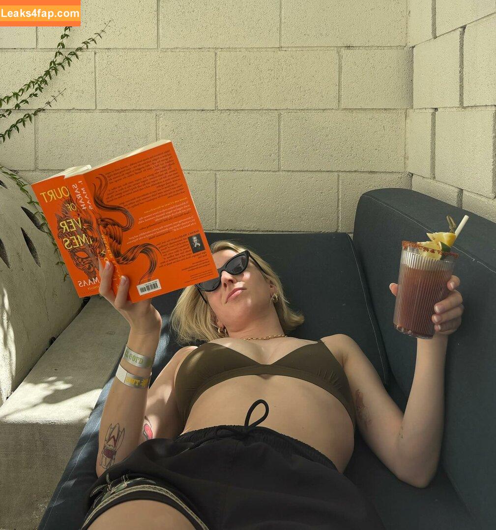 Courtney Miller / co_mill / courtney.miller / typicalvlogs leaked photo photo #0411