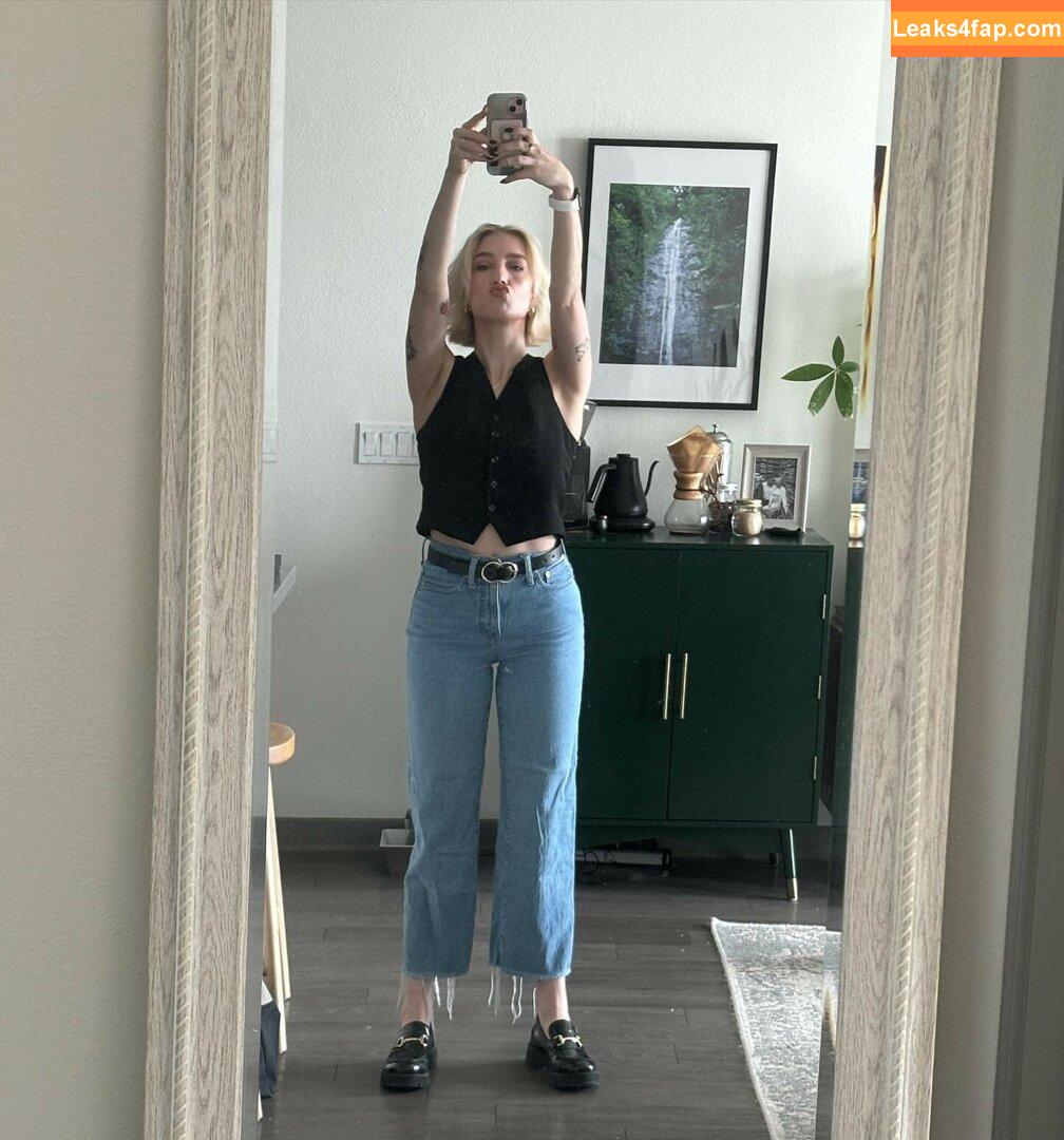 Courtney Miller / co_mill / courtney.miller / typicalvlogs leaked photo photo #0412