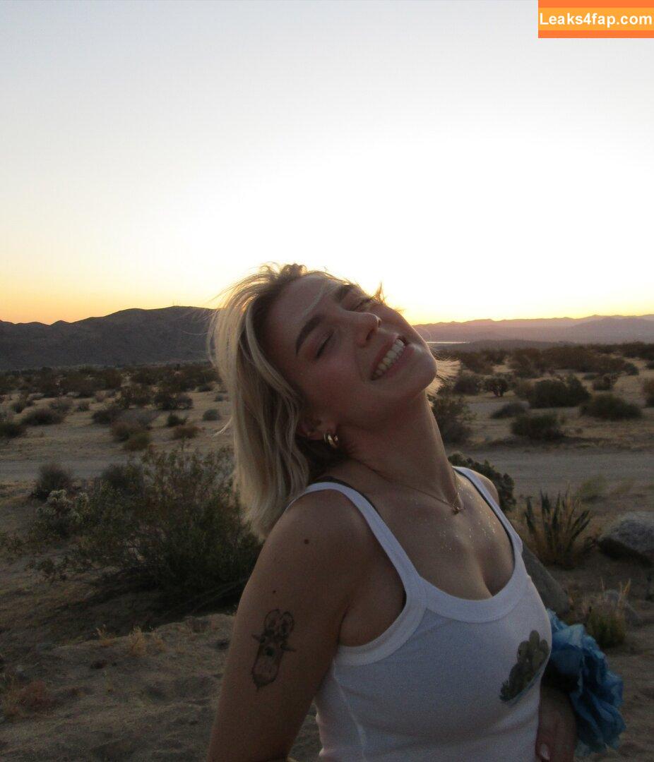 Courtney Miller / co_mill / courtney.miller / typicalvlogs leaked photo photo #0419