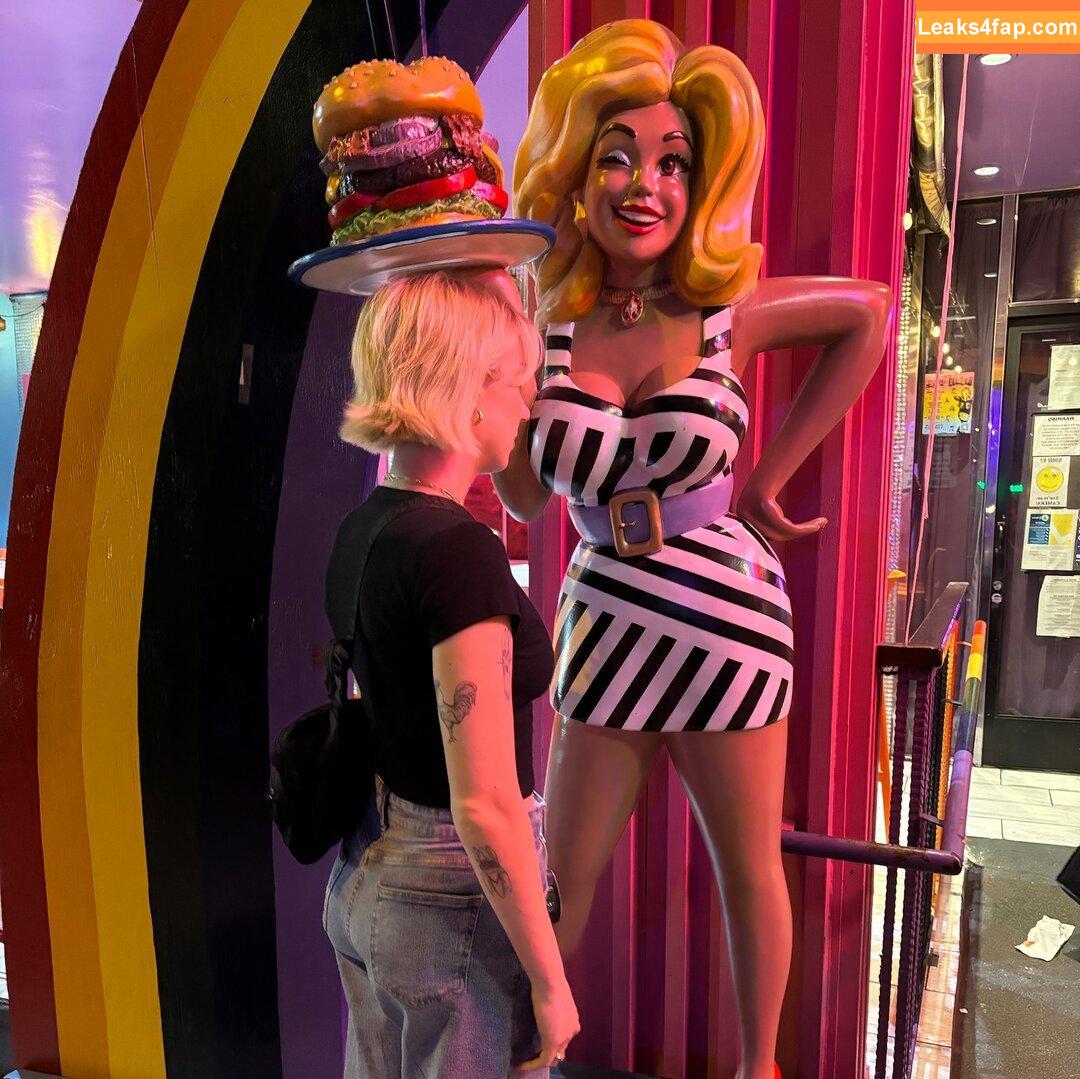 Courtney Miller / co_mill / courtney.miller / typicalvlogs leaked photo photo #0445