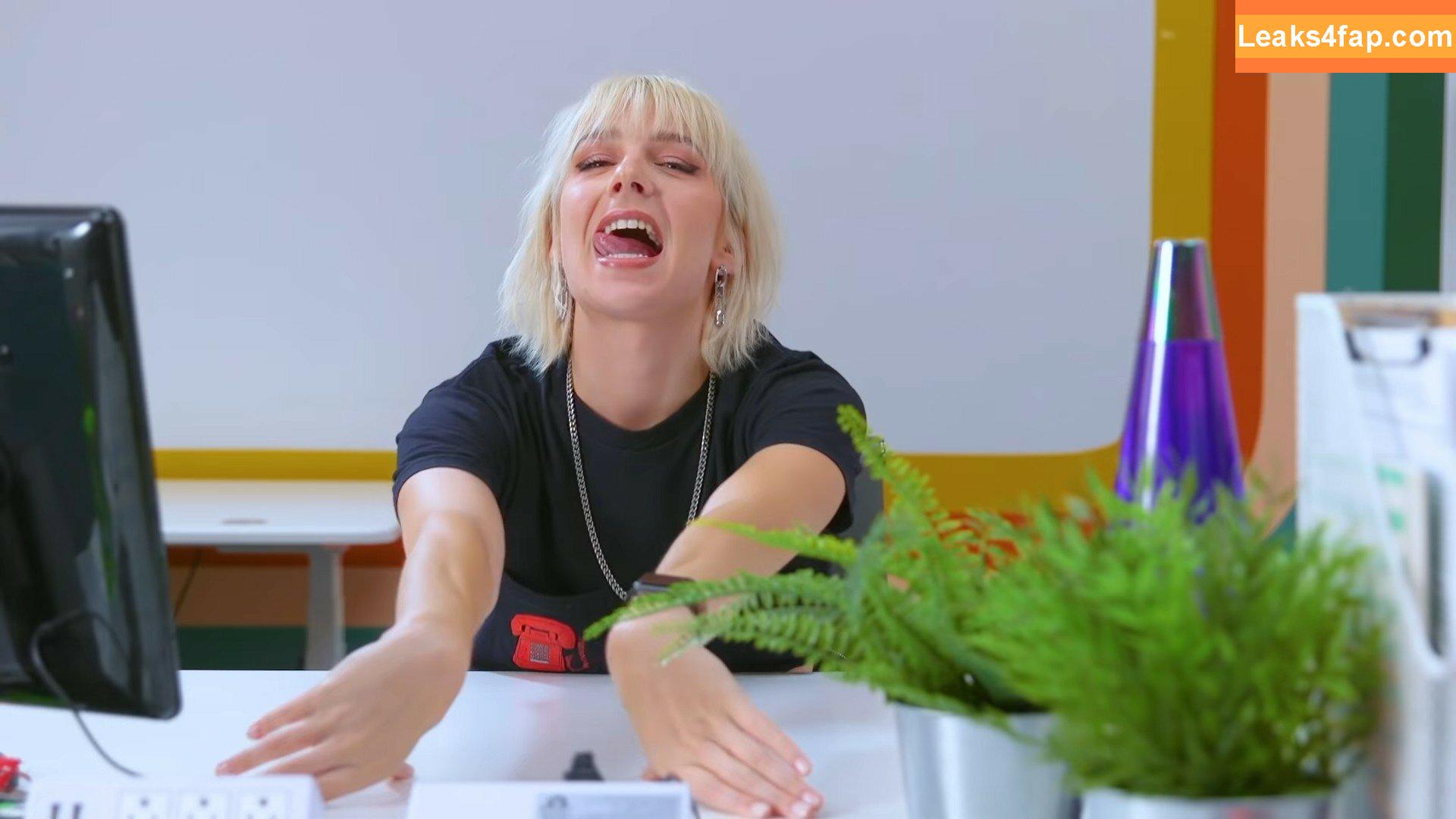 Courtney Miller / co_mill / courtney.miller / typicalvlogs leaked photo photo #0449