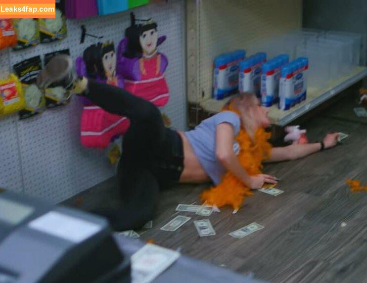 Courtney Miller / co_mill / courtney.miller / typicalvlogs leaked photo photo #0501