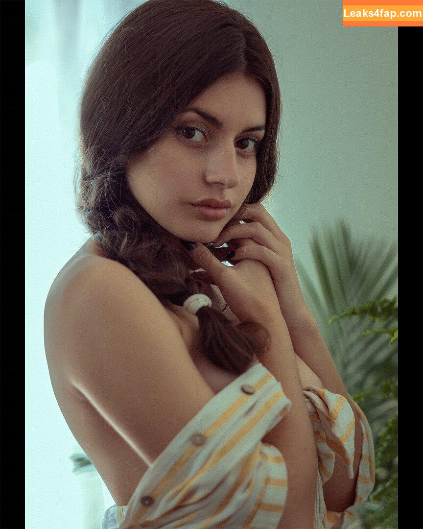 Courtney Miller / co_mill / courtney.miller / typicalvlogs leaked photo photo #0572