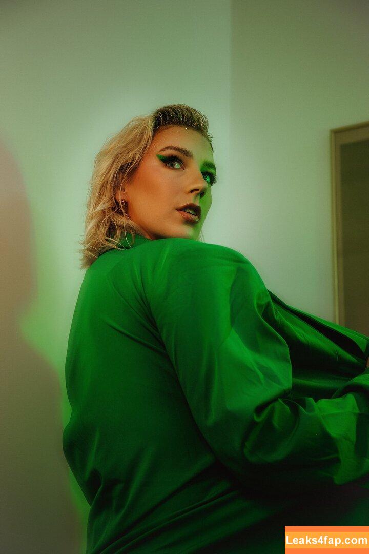 Courtney Miller / co_mill / courtney.miller / typicalvlogs leaked photo photo #0966