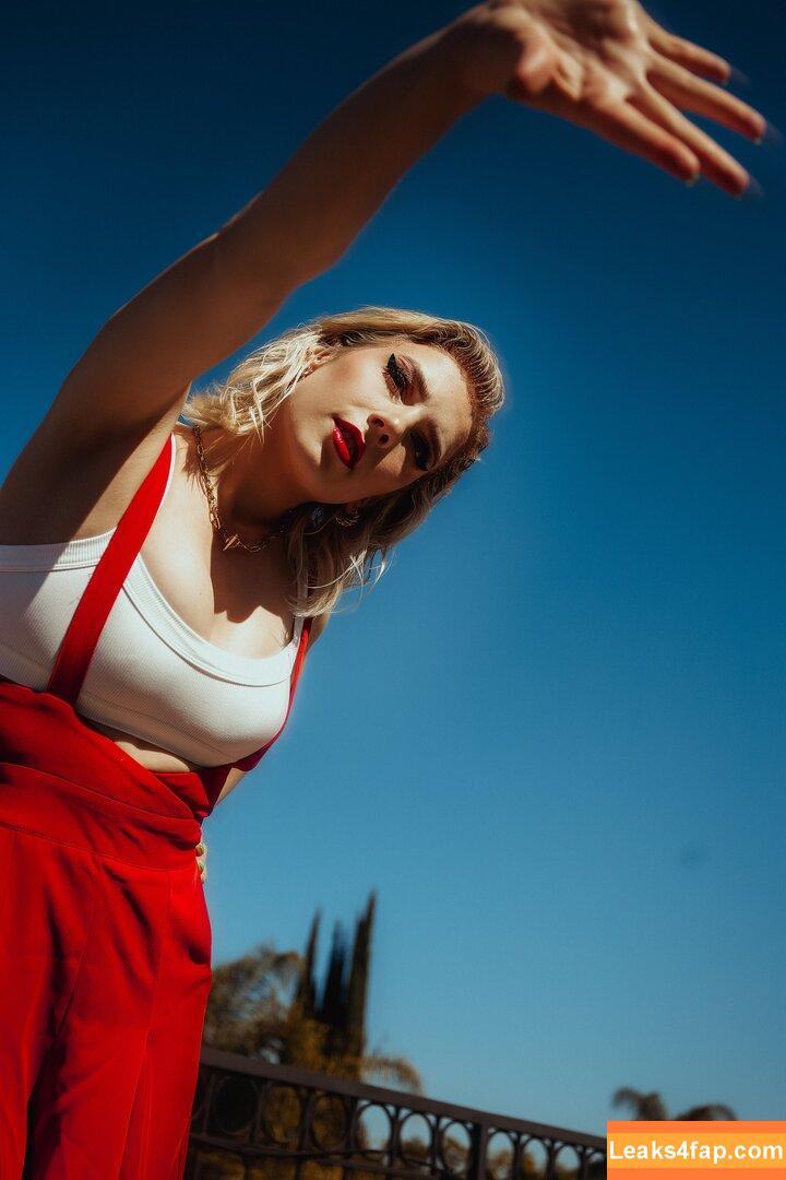 Courtney Miller / co_mill / typicalvlogs leaked photo photo #0973