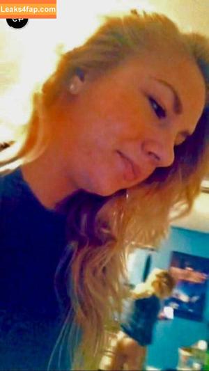 Courtney Miller photo #0004