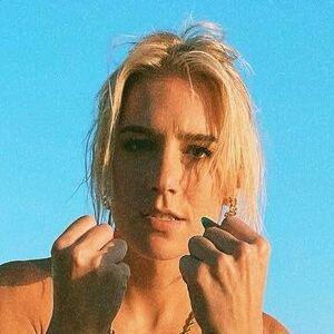 Courtney Miller photo #0009