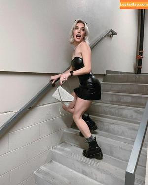 Courtney Miller photo #0024