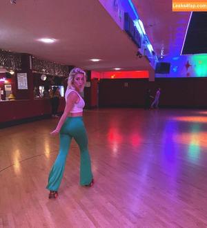 Courtney Miller photo #0032