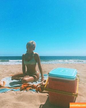 Courtney Miller photo #0037