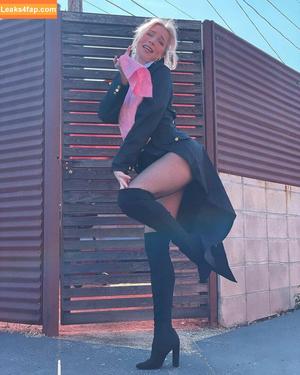 Courtney Miller photo #0132