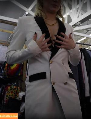 Courtney Miller photo #0137