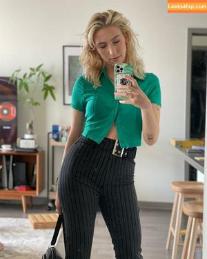 Courtney Miller photo #0221