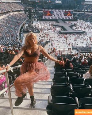 Courtney Miller photo #0224