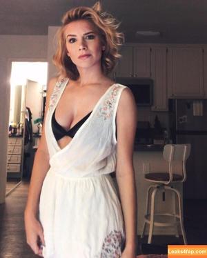 Courtney Miller photo #0276