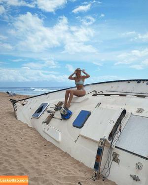 Courtney Miller photo #0321