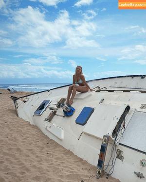 Courtney Miller photo #0323