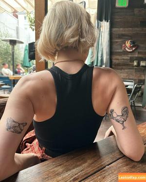 Courtney Miller photo #0343