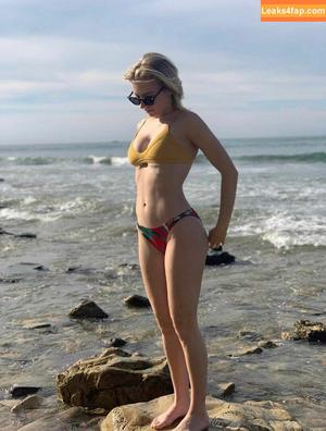 Courtney Miller photo #0363