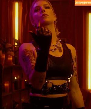 Courtney Miller photo #0393