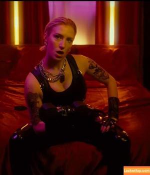 Courtney Miller photo #0394