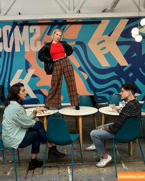 Courtney Miller photo #0397