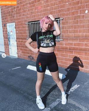 Courtney Miller photo #0475