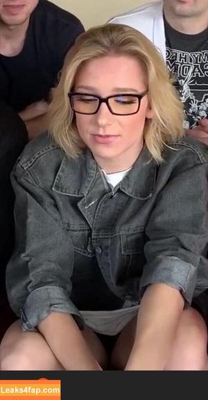 Courtney Miller photo #0498