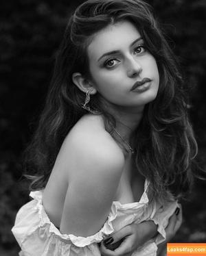 Courtney Miller photo #0558