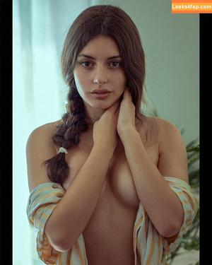 Courtney Miller photo #0574