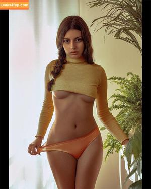 Courtney Miller photo #0579