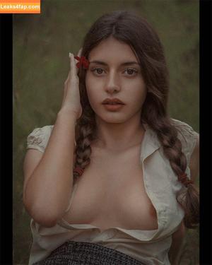 Courtney Miller photo #0584