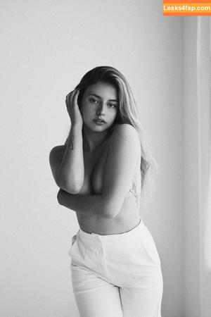 Courtney Miller photo #0668