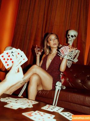 Courtney Miller photo #0929