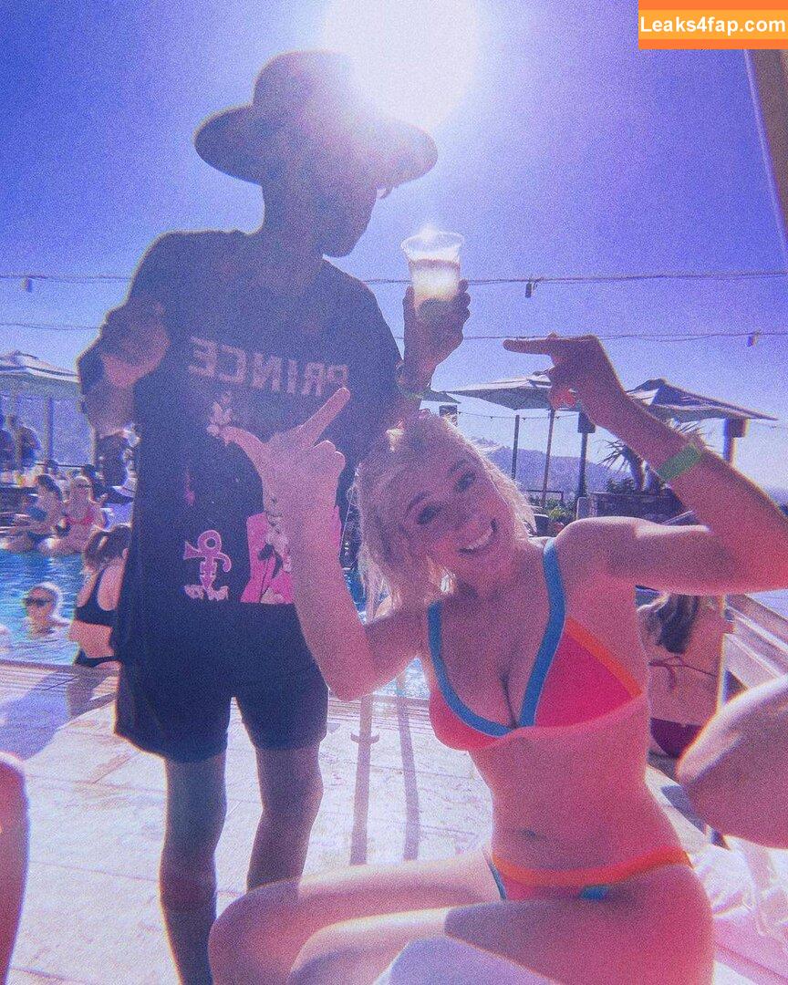 Courtney Miller / co_mill / typicalvlogs leaked photo photo #1070