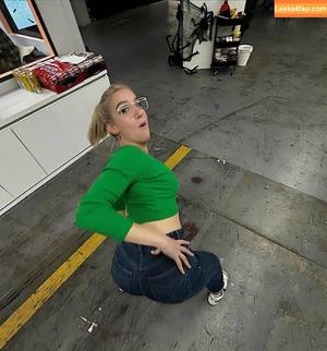 Courtney Miller photo #1002