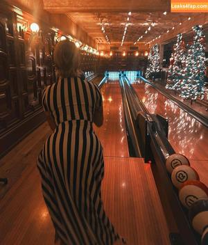 Courtney Miller photo #1036