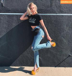 Courtney Miller photo #1076