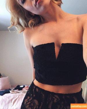 Courtney Miller photo #1078