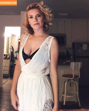 Courtney Miller photo #1079