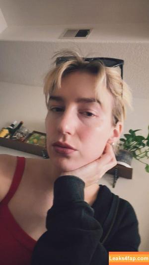 Courtney Miller photo #1087