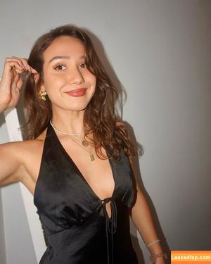 Courtney Sarault фото #0007