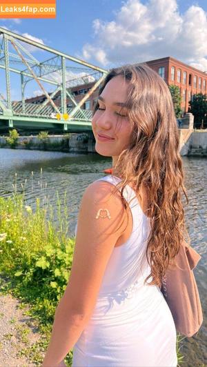 Courtney Sarault фото #0025