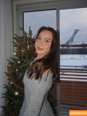 Courtney Sarault photo #0052