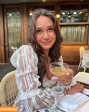 Courtney Sarault photo #0059